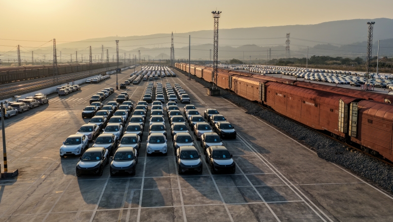 当代论坛｜奋力接好“十五五”经济长跑第一棒