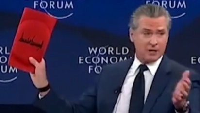 美国加州州长公开嘲讽向特朗普屈膝的西方领导人：你们不是喜欢跪吗？我带了“签名专跪版”护膝。