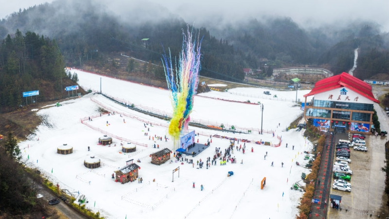 新华社看重庆｜武陵山区冰雪嘉年华释放文旅“热效应”