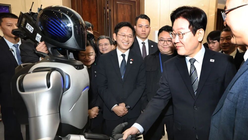 全球政要因何“排队向东”？