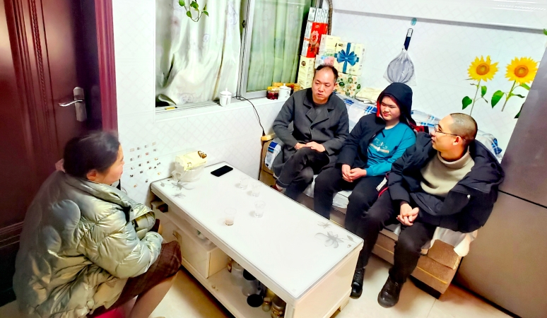 新春走基层丨为爱坚强