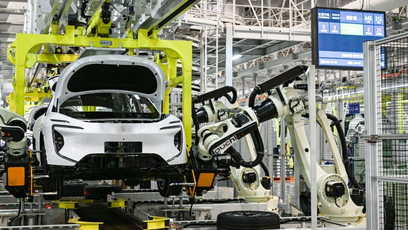 当代快评丨做企业发展的长情“陪跑人”