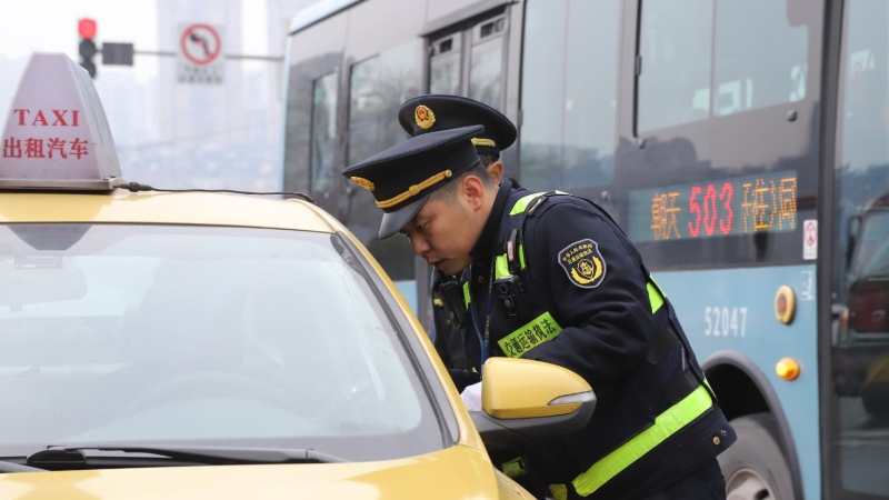 重庆沙坪坝：交通运输执法人员多点发力筑牢春运安全防线