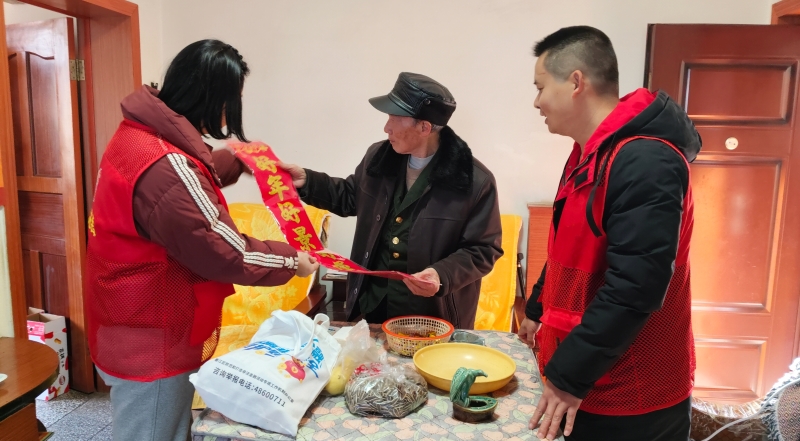 重庆綦江赶水镇：网格员的“新春三件套”，从“跑断腿”到“掌中治”