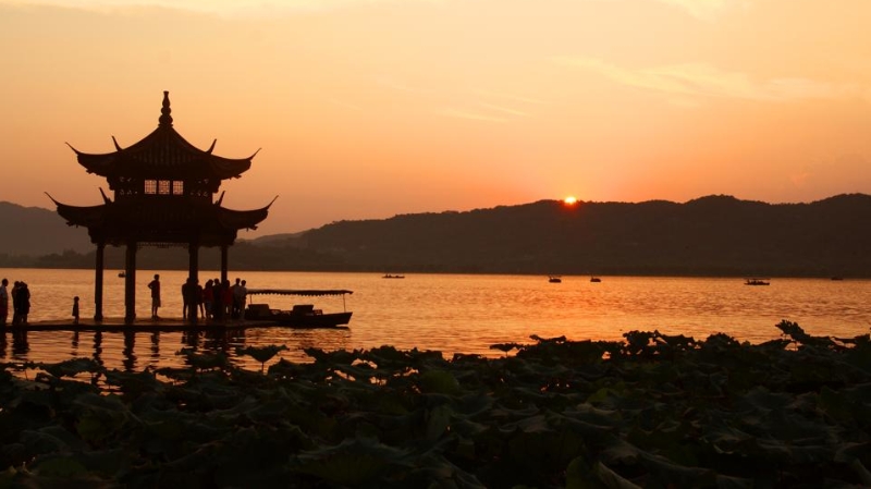 王靖平专栏｜满庭芳·慰问机关百岁离休老干部诗霖老先生