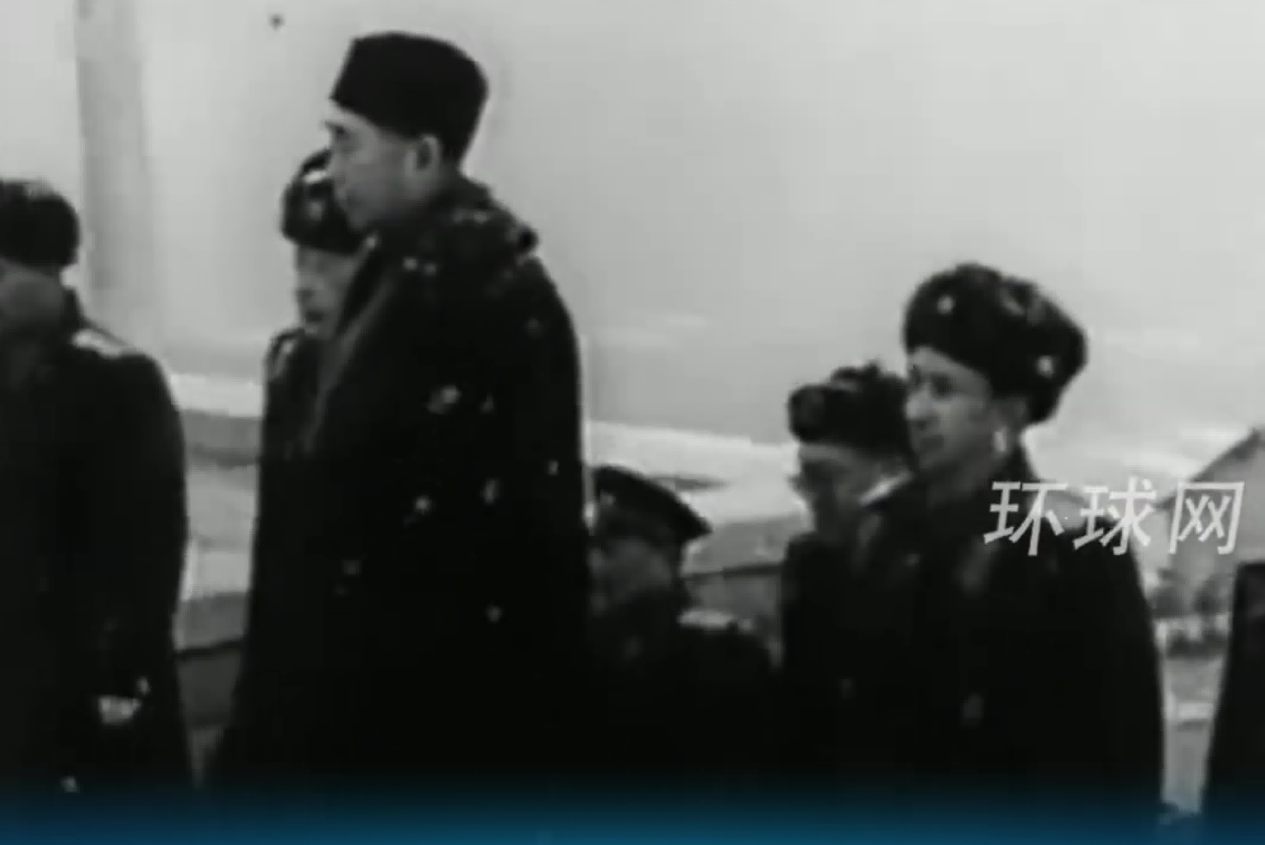 1958年除夕，周恩来总理冒大雪，凭吊中国人民志愿军烈士，向英雄致敬！