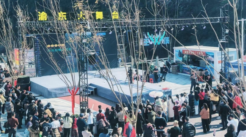 新春走基层 | 一个县城的百姓大舞台