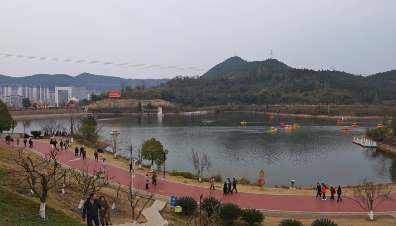 新春走基层｜一湖春水映巴山