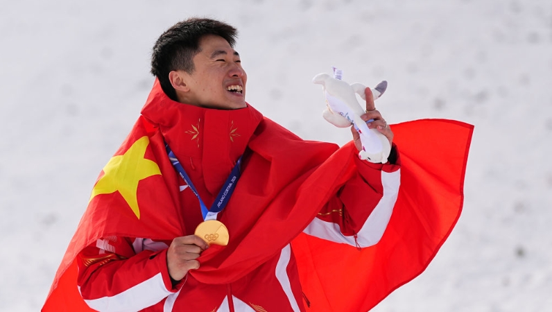冬奥会｜王心迪夺男子空中技巧金牌 成就“金牌伉俪”