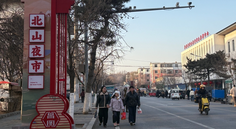 新春走基层丨小城夜市烟火浓