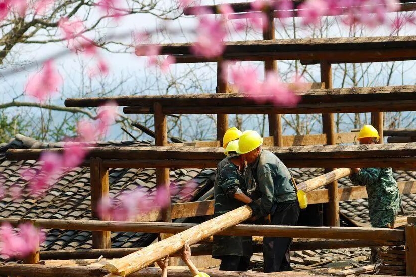 为何今天还要强调树立和践行正确政绩观？