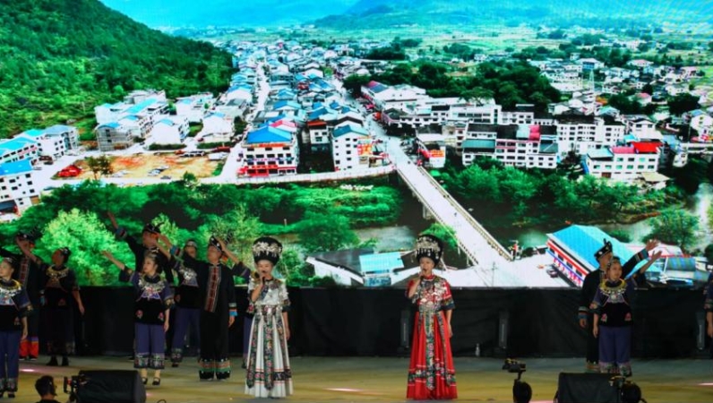 秀山梅江镇：党建红引领山乡兴 渝黔边陲绽新颜