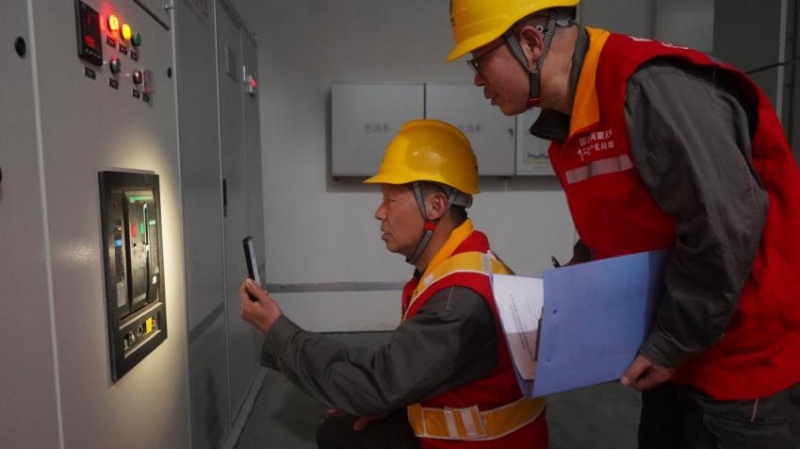 重庆丰都：用电安全检查“电”亮开学季