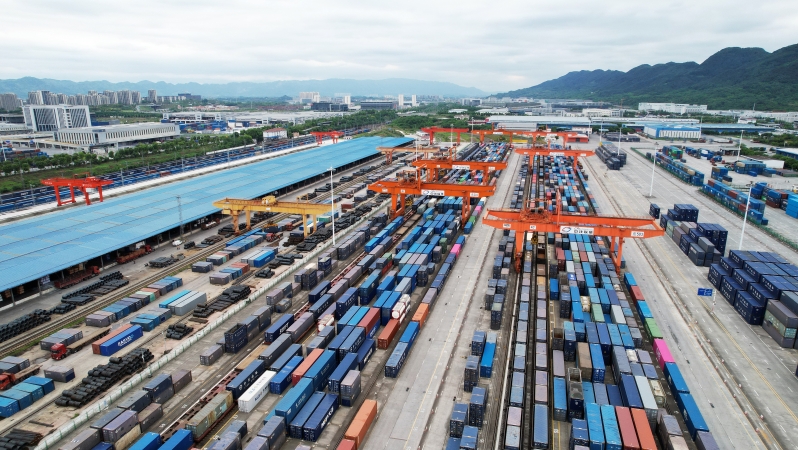 聚焦全国两会·国家战略 重庆作为②丨通道红火 年味儿更浓