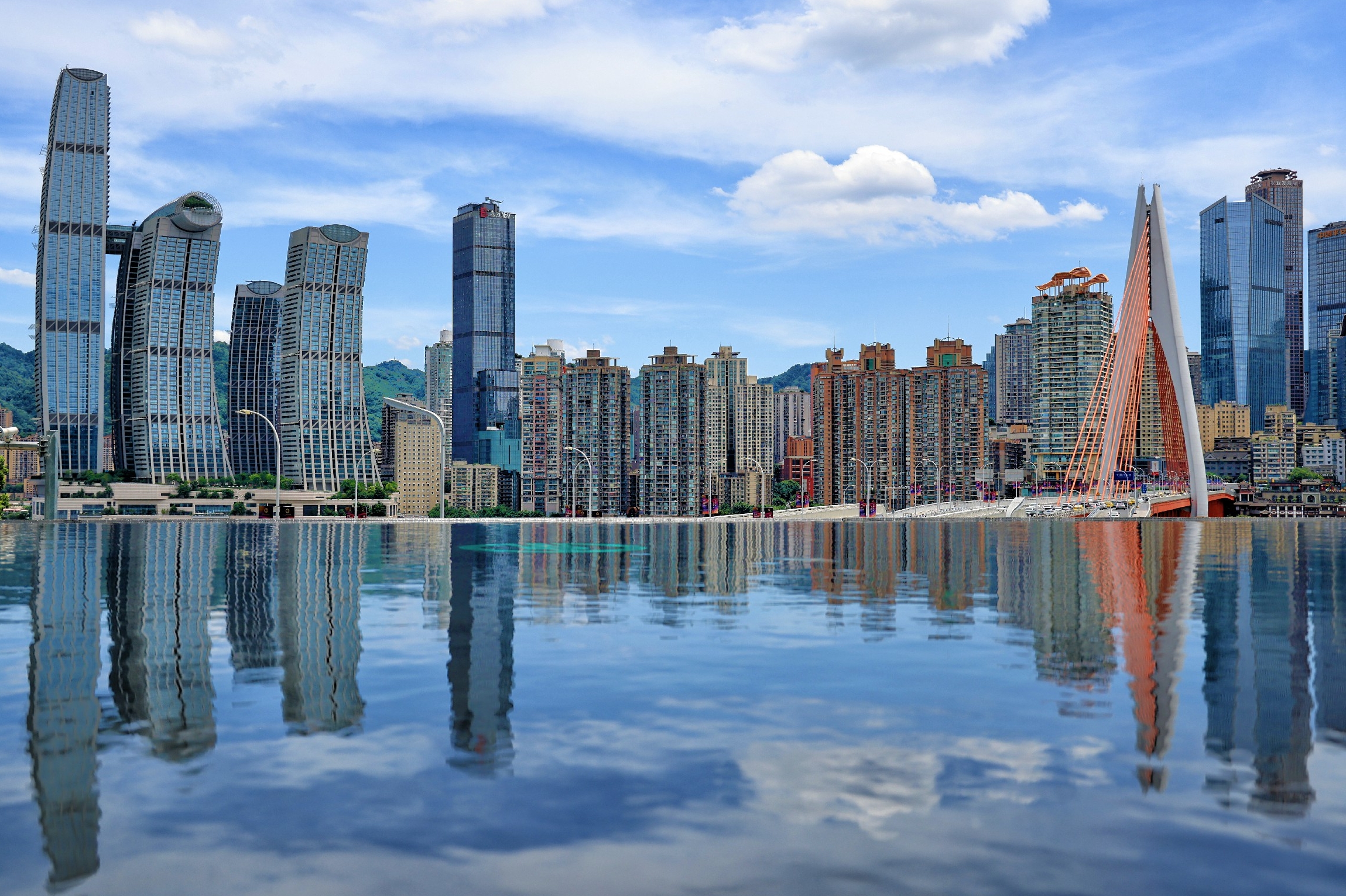 服务西部陆海新通道建设、跨域生态修复、助力高水平对外开放……盘点“两高”报告中的重庆元素