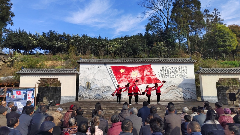 重庆綦江安稳镇：枫香树下传党音 理论宣讲润民心