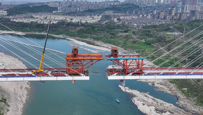 成渝中线高铁井口嘉陵江特大桥预计本月实现合龙