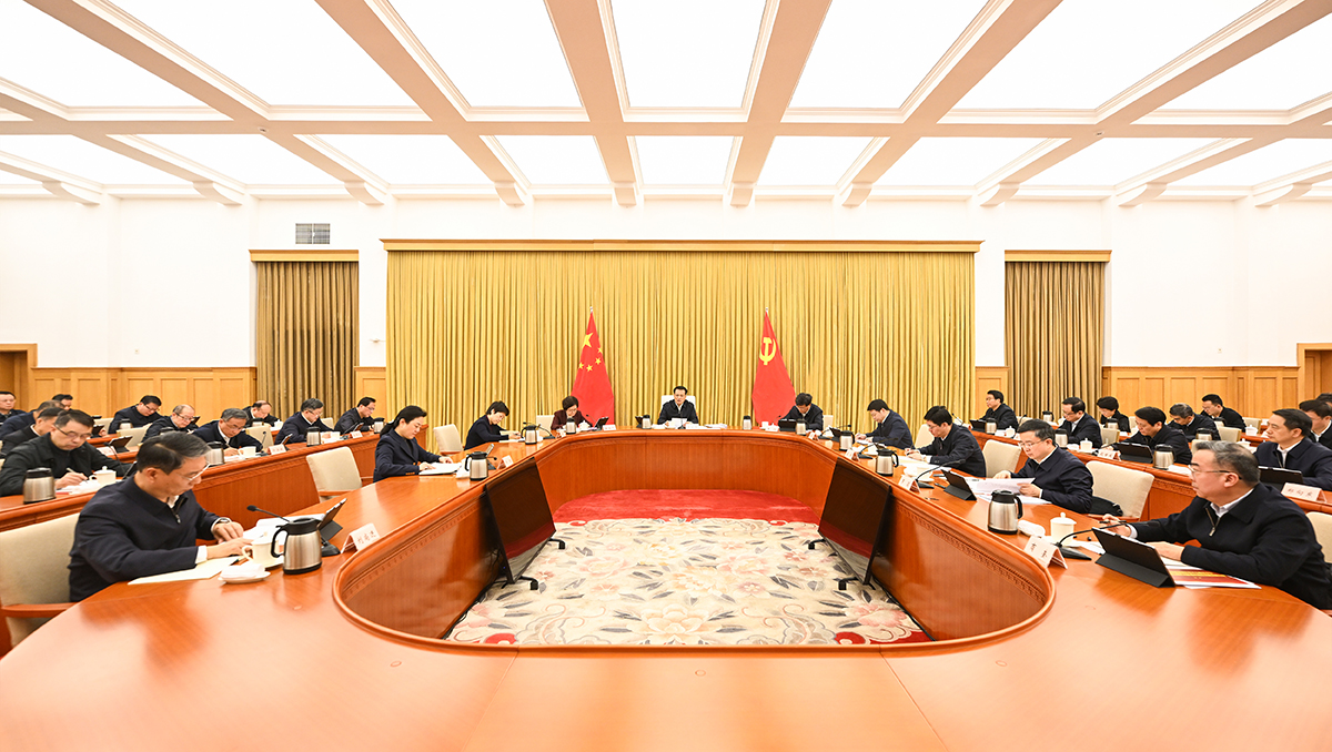 重庆市委理论学习中心组（扩大）举行专题学习会 袁家军主持并讲话 王炯程丽华出席