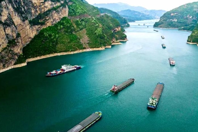 续写中国奇迹新篇章——从党的二十届四中全会到2026年全国两会