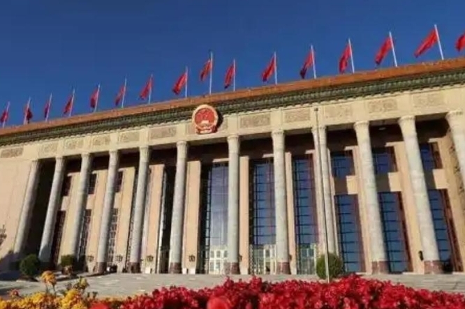 保持战略定力 实干担当作为