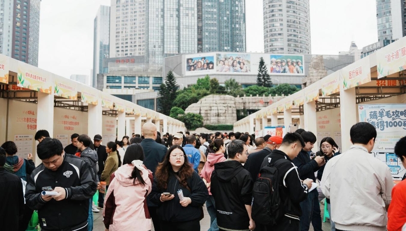 重庆观音桥这场招聘会让供需双方精准“奔赴”