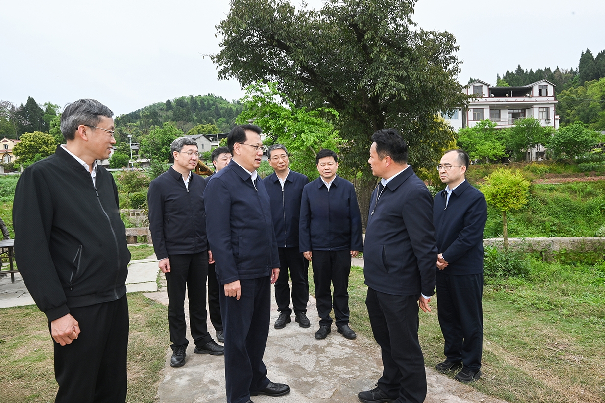 袁家军在大足荣昌调研时强调：扎实推动城乡融合共同繁荣发展