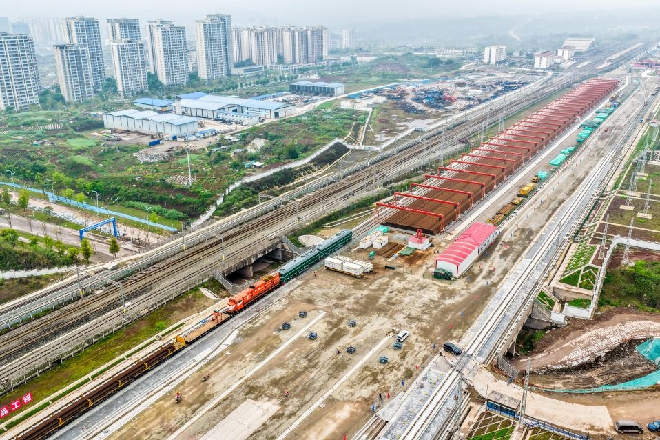 新华社看重庆｜渝万高铁全线铺轨工程启动