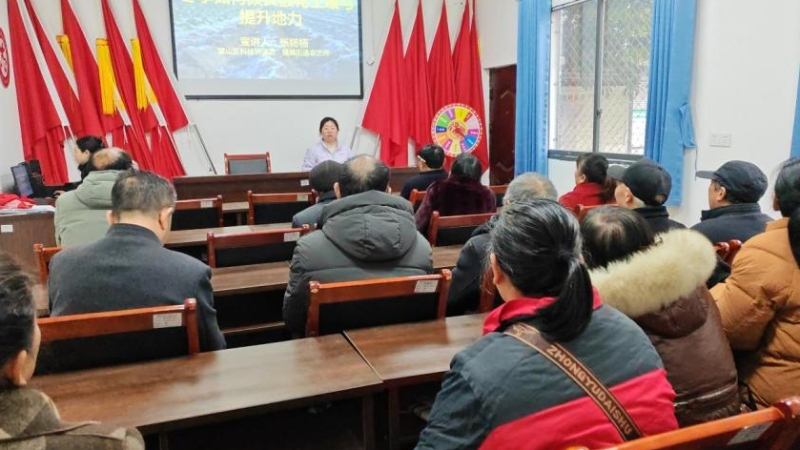重庆璧山：科技特派员开讲“养地课” 天池村农户学治“酸”土