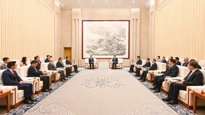 袁家军会见“知名港商重庆行”重要嘉宾代表