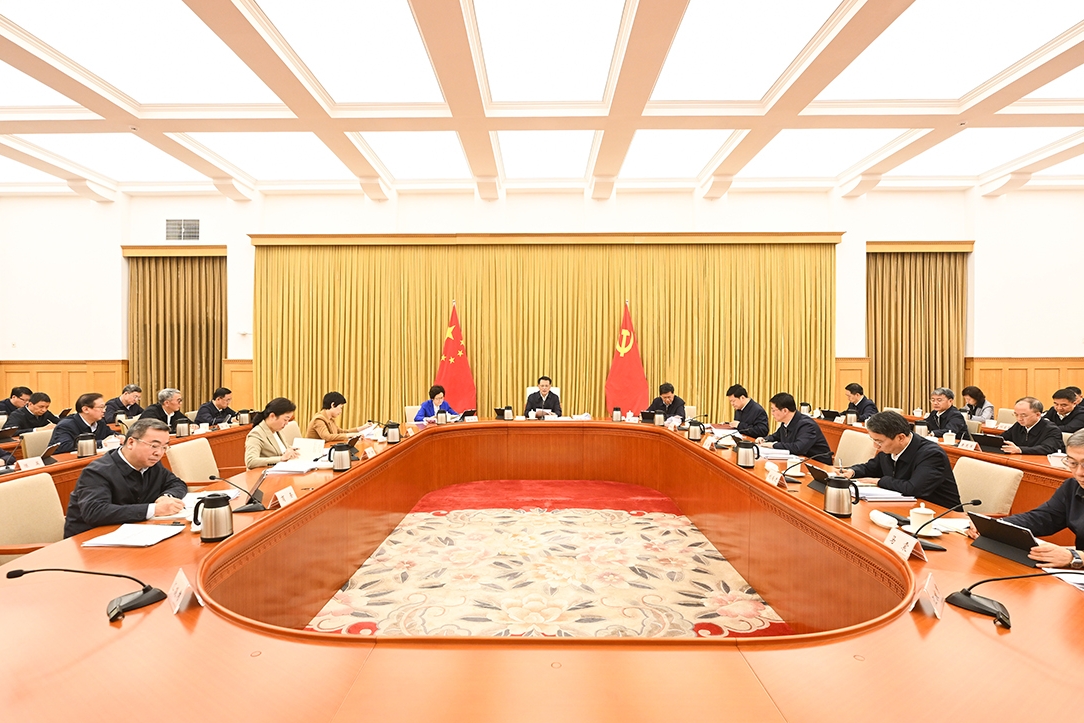 重庆市委常委会举行会议 市委书记袁家军主持并讲话