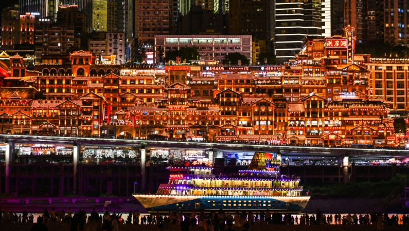 新华每日电讯看重庆｜热辣沸腾，不夜重庆