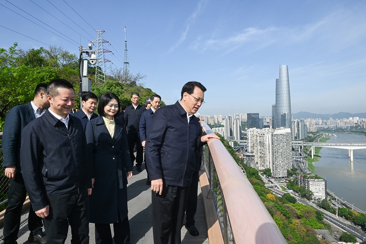 袁家军检查安全生产工作并看望基层一线劳动者