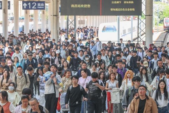 2480万人次 铁路迎来“五一”假期运输客流最高峰