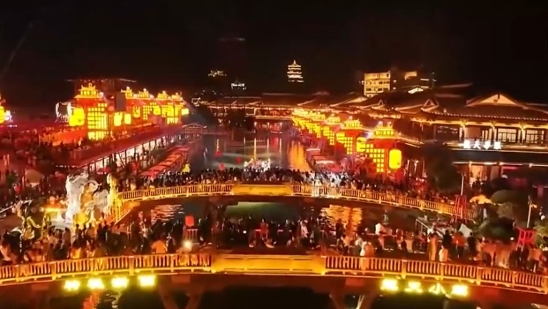 五一假期叠加春假 长线游、夜经济成突出亮点