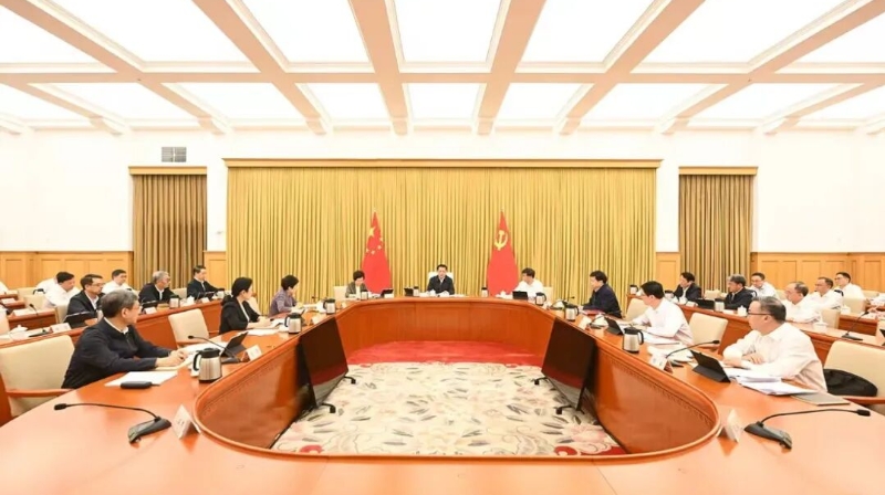 重庆市委常委会会议暨市委理论学习中心组专题学习会举行 市委书记袁家军主持并讲话