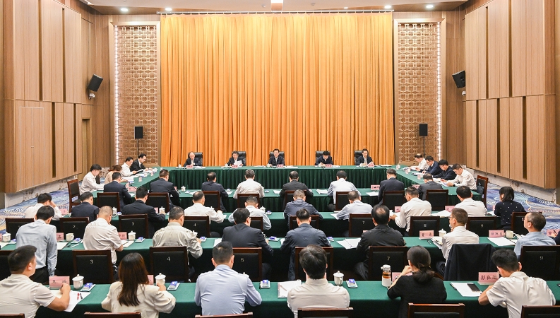 袁家军：持续提高制度型开放水平 打造内陆开放综合枢纽建设标志性成果