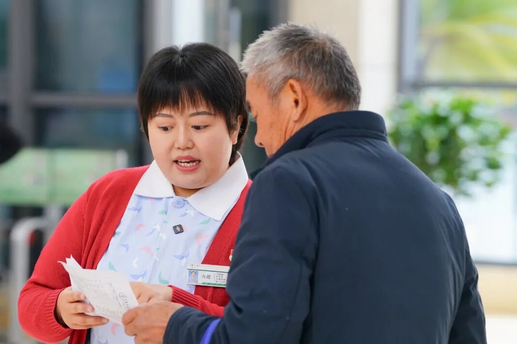 穿病号服的护士长——记酉阳土家族苗族自治县人民医院门诊部护士长冉蝶
