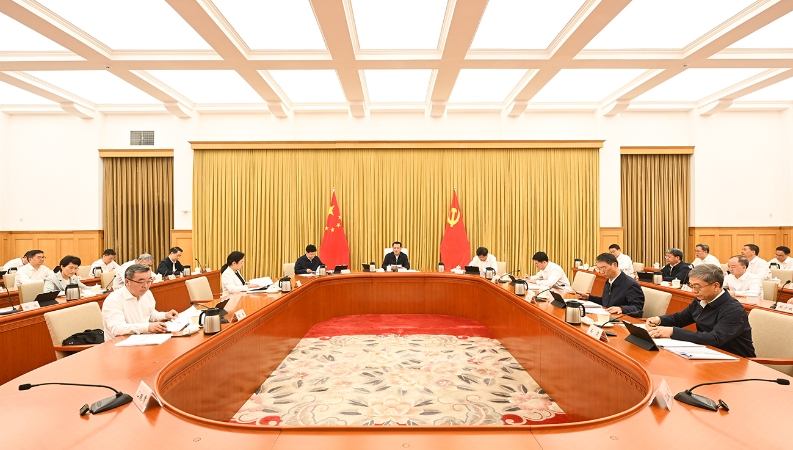 重庆市委常委会举行会议 市委书记袁家军主持并讲话