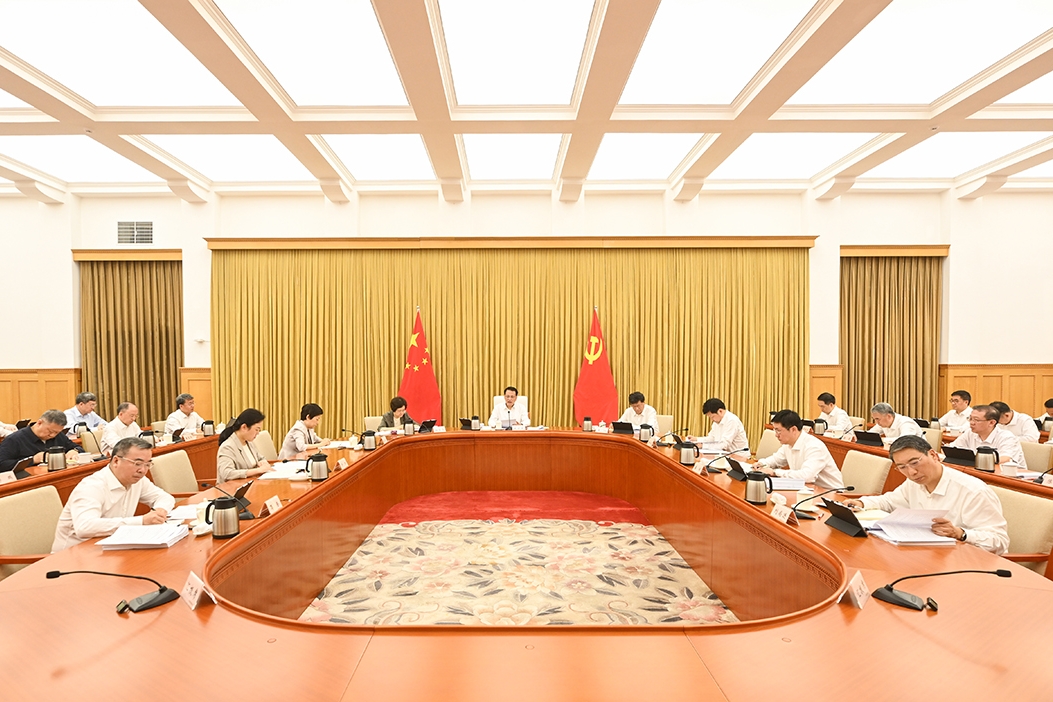 重庆市委常委会举行会议 市委书记袁家军主持并讲话