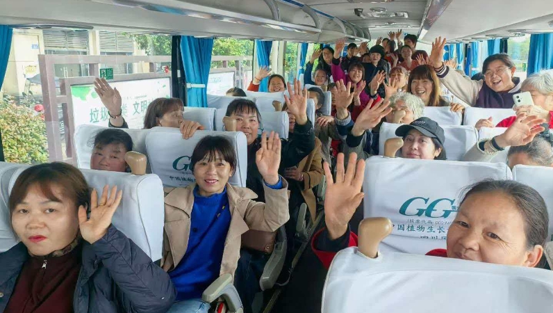 重庆永川双石镇：“指尖工坊”铺就家门口“致富路”