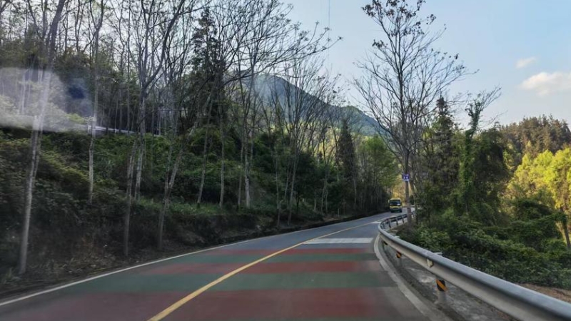 重庆黔江：空地一体织天网  “精细绣花”护坦途