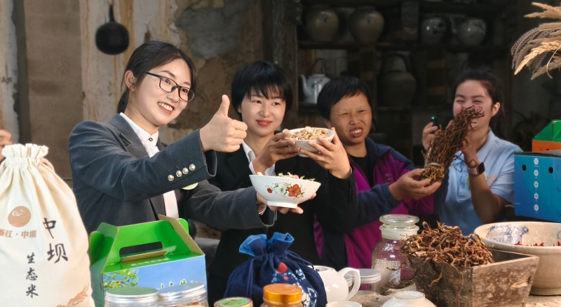 “婷婷”如盖