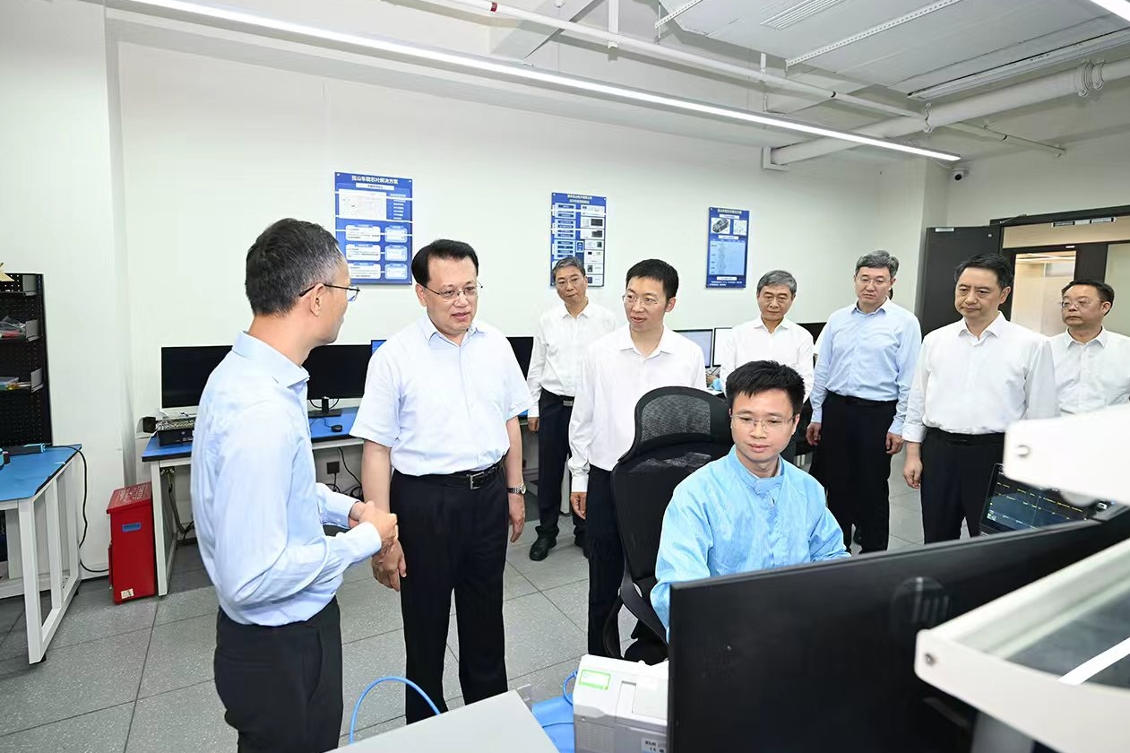 袁家军在两江新区调研时强调 突出企业创新主体地位 推动科技创新和产业创新深度融合
