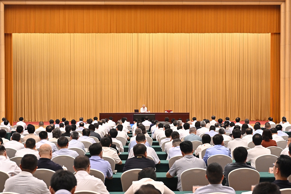 “智荟巴渝”大讲堂举办专题讲座 袁家军王炯程丽华出席 于海斌作专题报告