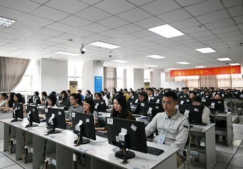 近126万份试卷怎样打分？探访重庆高考评卷现场