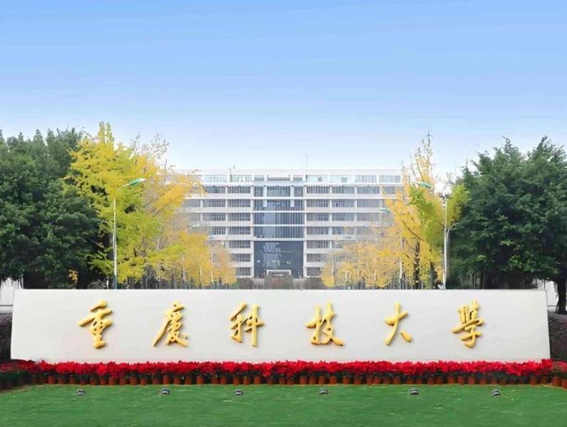 把服务刻在学生的成长阶梯上