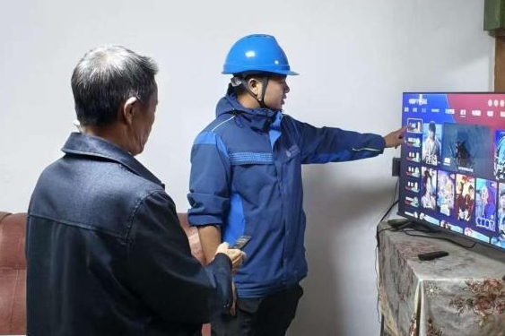 中国新闻网看重庆｜乡村里的“数字摆渡人”与他的“老辈子”们