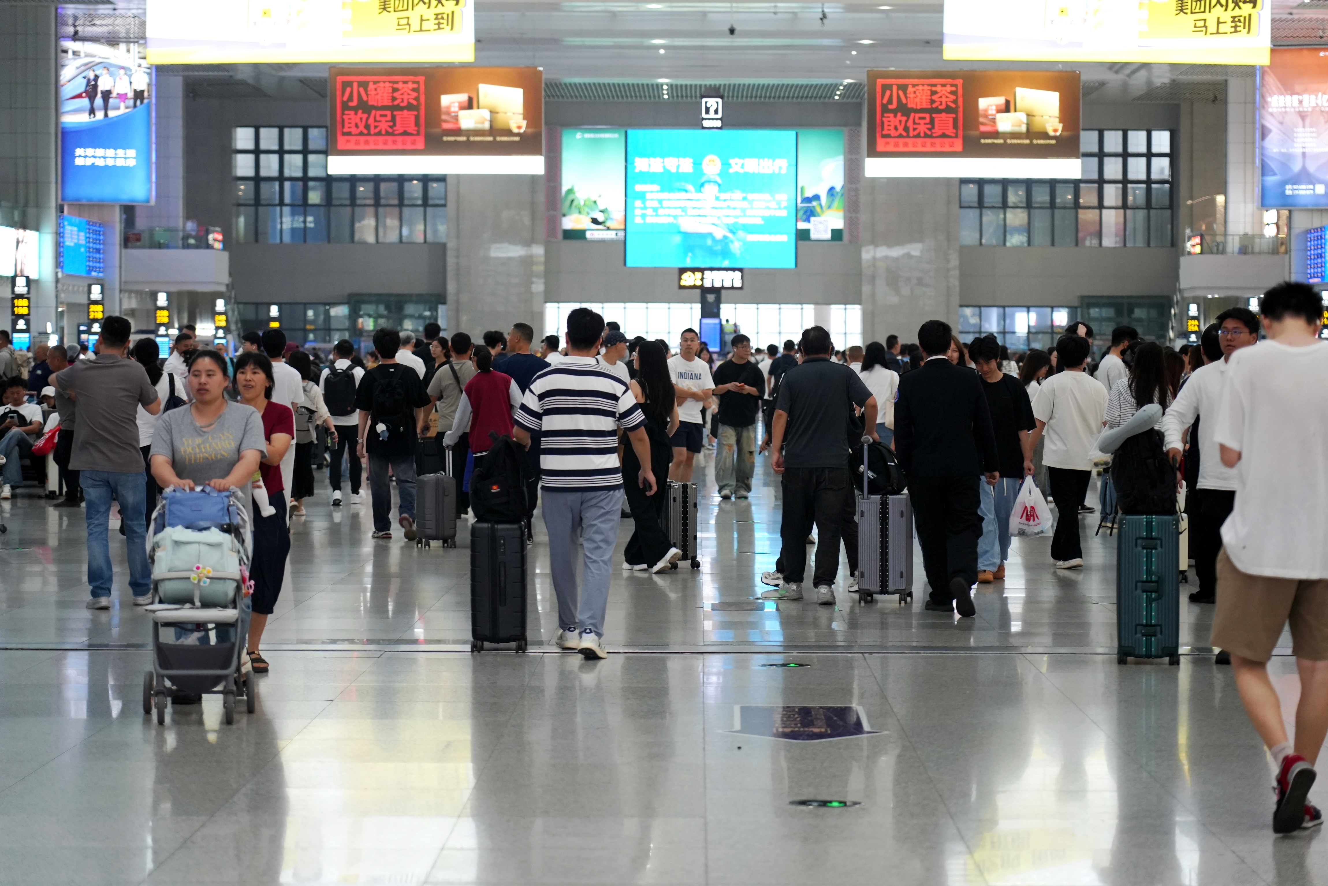 端午假期铁路运输启动 重庆火车站预计发送旅客125万人次