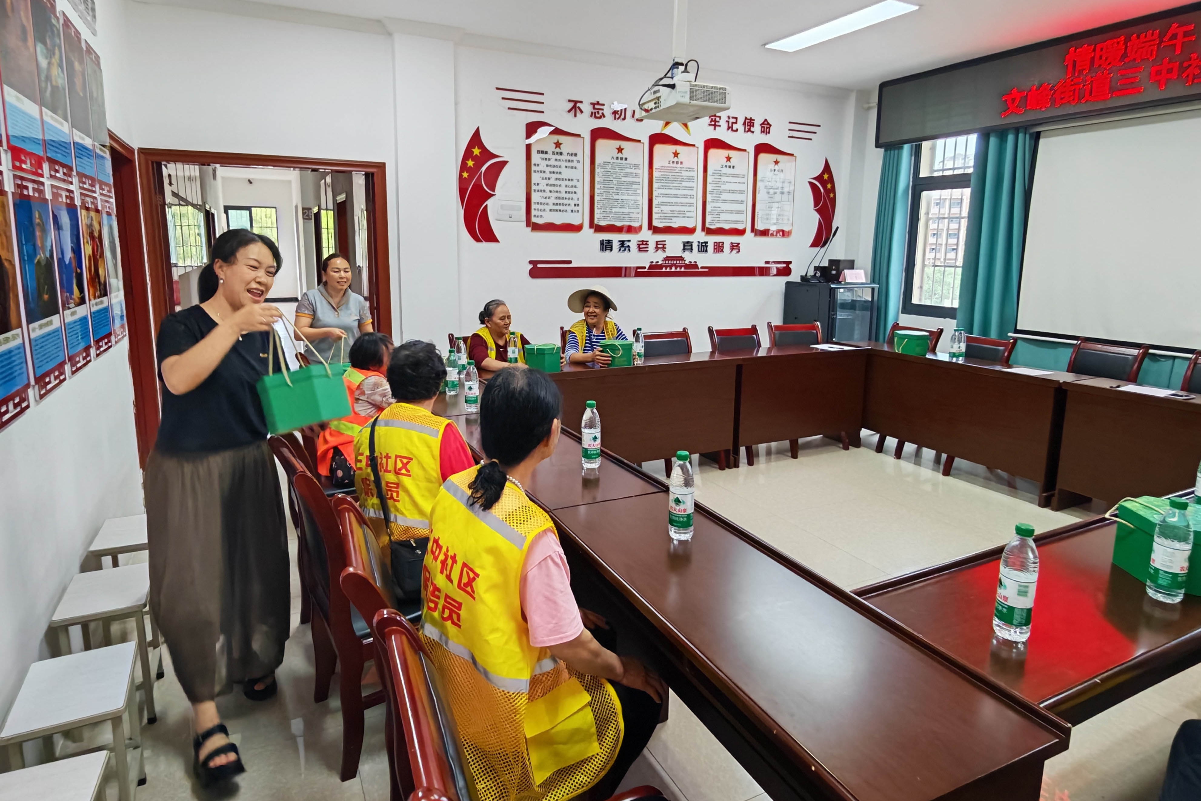 重庆开州文峰街道：粽香四溢暖人心 邻里和谐庆端午