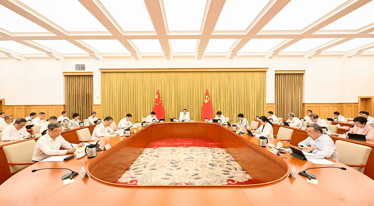 重庆市委常委会举行会议 深入学习贯彻习近平总书记重要指示精神 研究部署一体推进教育科技人才发展工作 市委书记袁家军主持并讲话